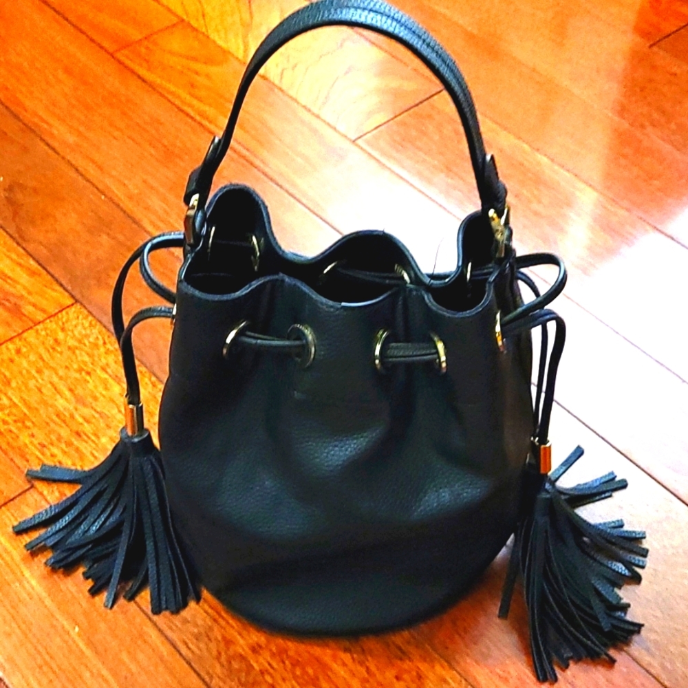 Forever 21 Bucket bag in black pebbled vegan leather